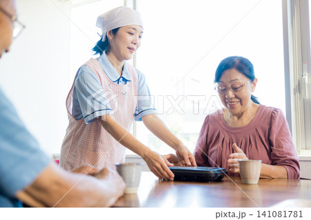 仕出し弁当 仕出し弁当 141081781