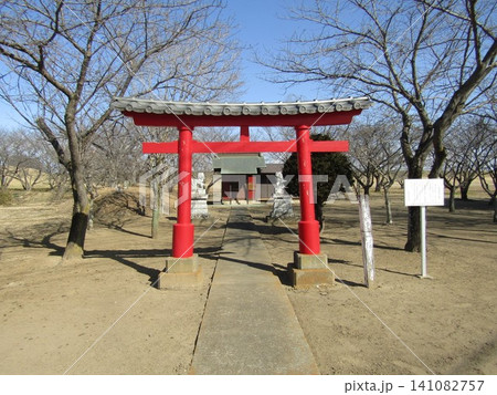 千葉県の東武動物公園にある千葉県立関宿城博物館前の神社 千葉県の東武動物公園にある千葉県立関宿城博物館前の神社 141082757