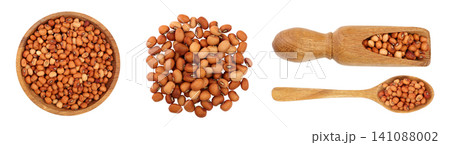 Dry raw organic chickpeas in wooden bowl isolated on white background. Top view 141088002