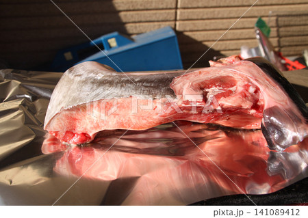 マグロかまアルミホイル焼き マグロかまアルミホイル焼き 141089412