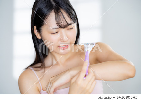 若い女性の脱毛イメージ 若い女性の脱毛イメージ 141090543