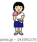 汗を拭いている笑顔の女の子 141091270