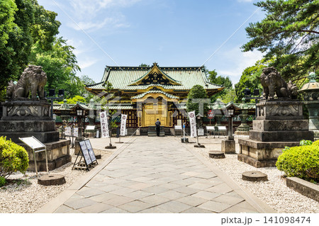 Building view of the Tosho-gu in Ueno Park, Taito, Tokyo, Japan. This shrine enshrines Tokugawa Ieyasu, the first shogun of the Edo shogunate. Building view of the Tosho-gu in Ueno Park, Taito, Tokyo, Japan. This shrine enshrines Tokugawa Ieyasu, the first shogun of the Edo shogunate. 141098474