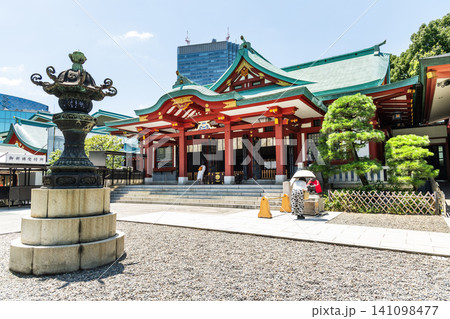 Building view of the Hie Jinja, a Shinto shrine in Chiyoda, Tokyo, Japan. The main god of the shrine is Oyamakui no Kami. 141098477