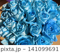 青いバラの花束 141099691