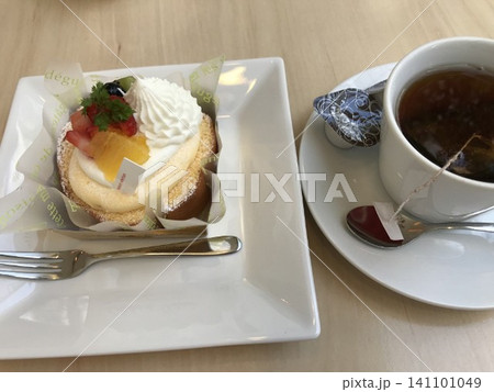 オシャレなケーキでティータイム 141101049