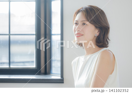 40代女性 40代女性 141102352
