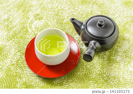 典型的な緑茶 typical Japanese green tea. 典型的な緑茶 typical Japanese green tea. 141103173