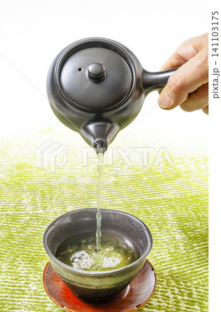 典型的な緑茶　typical Japanese green tea. 141103175