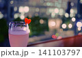 おしゃれなバーでデート 141103797