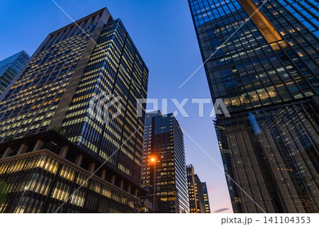 東京大手町オフィス街の夜景 東京大手町オフィス街の夜景 141104353