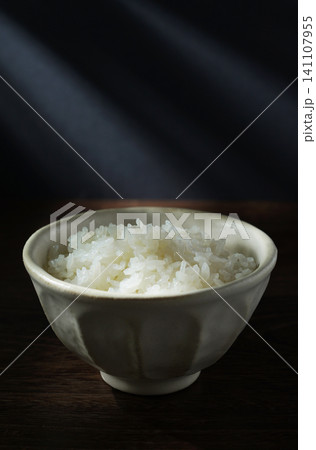 茶碗に盛られた白ごはん・白米・米 茶碗に盛られた白ごはん・白米・米 141107955