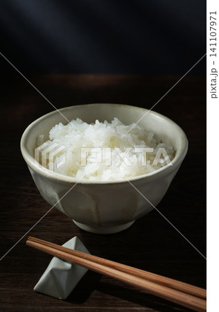 茶碗に盛られた白ごはん・白米・米 茶碗に盛られた白ごはん・白米・米 141107971