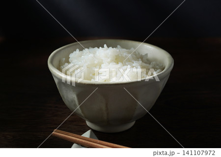 茶碗に盛られた白ごはん・白米・米 141107972