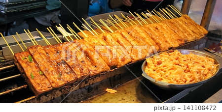 台湾・深坑名物の臭豆腐を焼く屋台 台湾・深坑名物の臭豆腐を焼く屋台 141108472