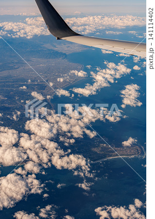 静岡県御前崎上空 飛行機からの空撮風景 静岡県御前崎上空 飛行機からの空撮風景 141114402