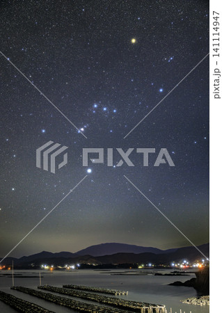 瀬戸内の秋の星景 西空に傾くオリオン座 瀬戸内の秋の星景 西空に傾くオリオン座 141114947