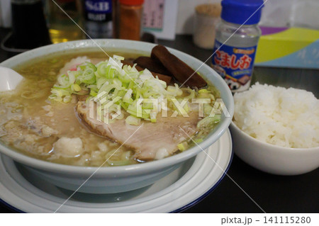 しなちくとなるとが彩る青森県の煮干ラーメン ご当地の味覚 しなちくとなるとが彩る青森県の煮干ラーメン ご当地の味覚 141115280