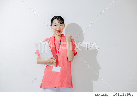医療福祉関係で働く看護師 医療福祉関係で働く看護師 141115966