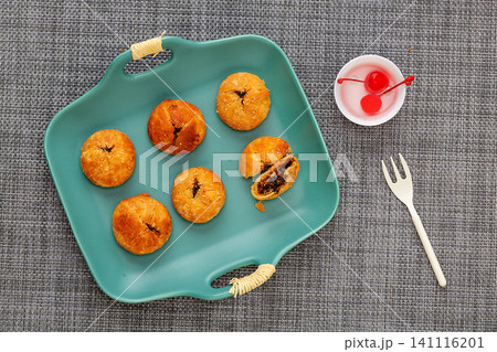 traditional Chinese Huangshan Shaobing, Crispy Mini Baked Biscuits with Savory Pork and Preserved Vegetable Filling 141116201