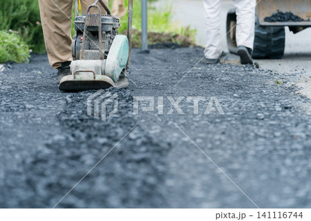 道路の舗装工事 道路の舗装工事 141116744