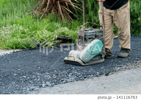 道路の舗装工事 道路の舗装工事 141116763