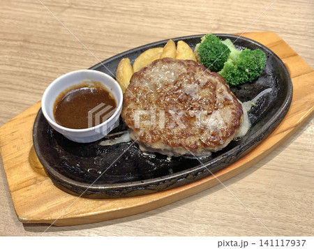 ハンバーグステーキ 鉄板焼きハンバーグ 鉄板焼きハンバーグステーキ ハンバーグステーキ 鉄板焼きハンバーグ 鉄板焼きハンバーグステーキ 141117937