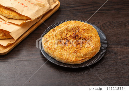 kaifeng Hanging Oven Sesame Flatbread Traditional Chinese Bread kaifeng Hanging Oven Sesame Flatbread Traditional Chinese Bread 141118534