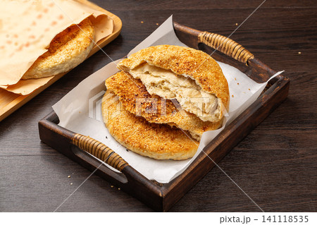 kaifeng Hanging Oven Sesame Flatbread Traditional Chinese Bread kaifeng Hanging Oven Sesame Flatbread Traditional Chinese Bread 141118535