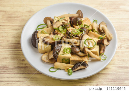 豆腐とキノコの炒め物 豆腐とキノコの炒め物 141119643