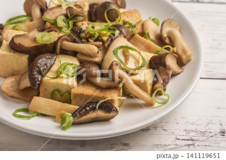 豆腐とキノコの炒め物 豆腐とキノコの炒め物 141119651