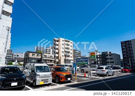 GINZA FORESTの裏側（西側）の駐車場を眺める　向ヶ丘遊園　神奈川県川崎市多摩区登戸 141120817
