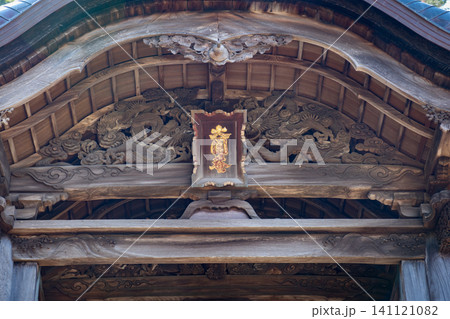 月照寺 治郷公御廟門の唐破風 島根県松江市外中原町 月照寺 治郷公御廟門の唐破風 島根県松江市外中原町 141121082