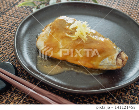 皿に盛り付けたさばの味噌煮 皿に盛り付けたさばの味噌煮 141121458