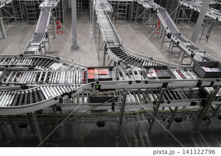 packing line in a logistics warehouse. conveyor belt in a modern production line. Pallet racking 141122796