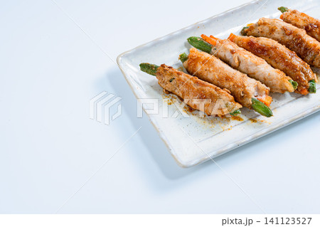 いんげんと人参の豚肉巻き 彩り豊かな野菜の肉巻きおかず いんげんと人参の豚肉巻き 彩り豊かな野菜の肉巻きおかず 141123527