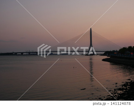 夕日 夕焼け 夕暮れ 141124078