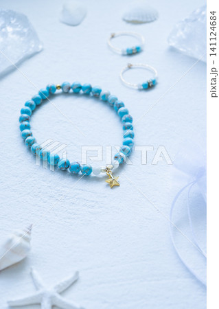 ターコイズとマザーオブパールのアクセサリー ブレスレット ピアス スターチャーム ターコイズとマザーオブパールのアクセサリー ブレスレット ピアス スターチャーム 141124684