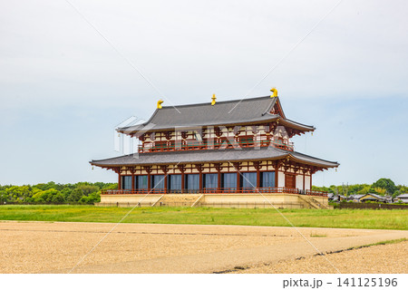 ユネスコ世界遺産「古都奈良の文化財」の平城宮跡に佇む壮大な大極殿 ユネスコ世界遺産「古都奈良の文化財」の平城宮跡に佇む壮大な大極殿 141125196