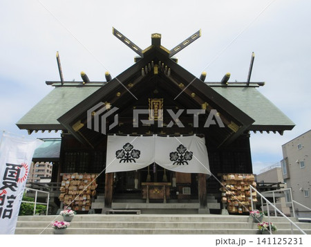 札幌諏訪神社の拝殿!北海道札幌市東区 札幌諏訪神社の拝殿!北海道札幌市東区 141125231