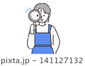 虫眼鏡で確認する店員 シンプル線画イラスト 141127132