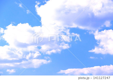 青空と白い雲・背景素材 青空と白い雲・背景素材 141127247