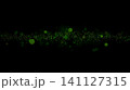 黒背景に緑に煌めく粒子ストリーム 141127315