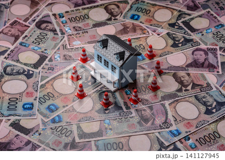 Arrest or confiscation of real estate by court order for tax evasion. Real estate arrest 141127945