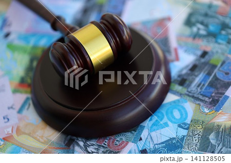 Kuwaiti dinar currency money bills and wooden judge mallet. The concept of judgment or auction Kuwaiti dinar currency money bills and wooden judge mallet. The concept of judgment or auction 141128505