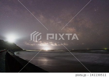 御前崎市の灯台周辺から見る星空(静岡県) 御前崎市の灯台周辺から見る星空(静岡県) 141130511
