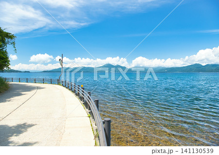 福島県郡山市 磐梯山と猪苗代湖の風景 福島県郡山市 磐梯山と猪苗代湖の風景 141130539