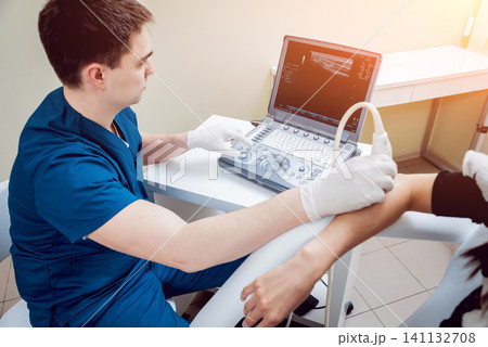 Patient with orthopedist doctor in his office. Patient with orthopedist doctor in his office. 141132708