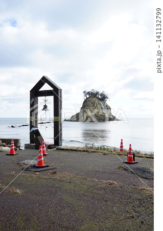 能登震災後の見附島 能登震災後の見附島 141132799