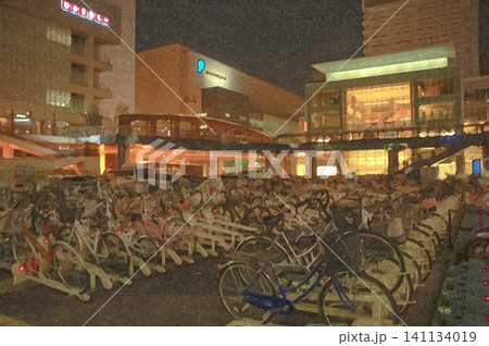 あたたかな街の灯りに包まれた旧JR岐阜駅前の広大な駐輪場 あたたかな街の灯りに包まれた旧JR岐阜駅前の広大な駐輪場 141134019